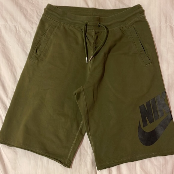NIKE CLUB ALUMNI COTTON MENS SHORTS SZ SMALL 2 PAIRS - Picture 5 of 8